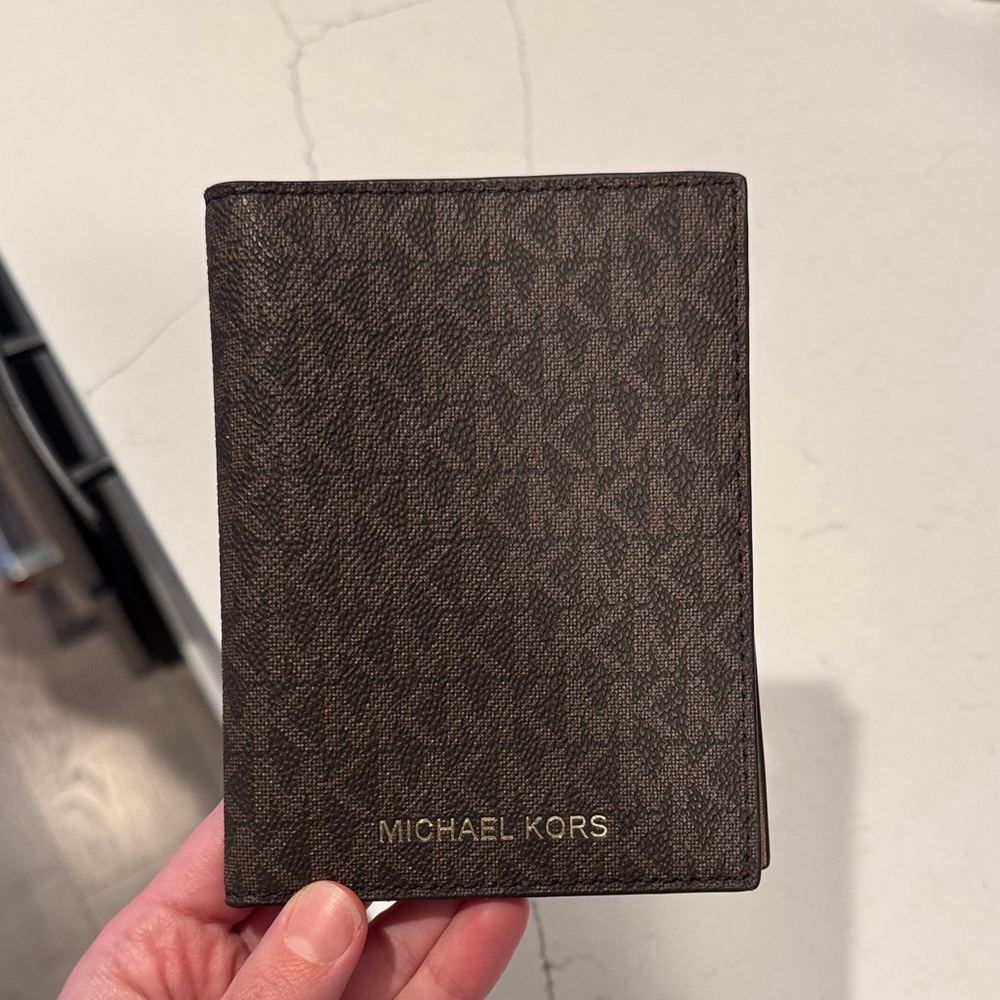 NWOT Michael Kors Passport Wallet